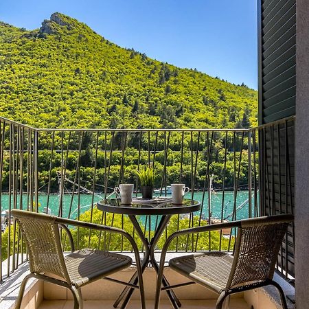 Seafront Villa Andrijana - Happy Rentals Plomin Esterno foto