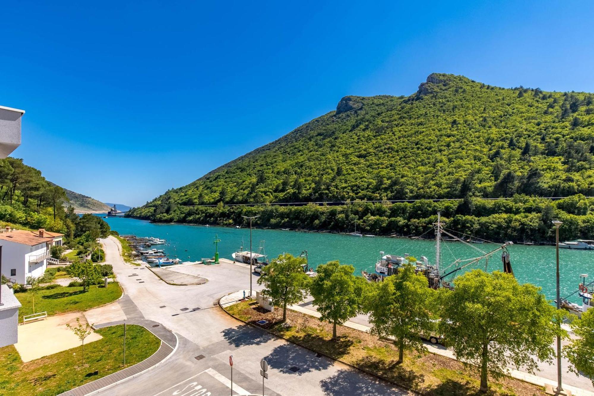 Seafront Villa Andrijana - Happy Rentals Plomin Esterno foto