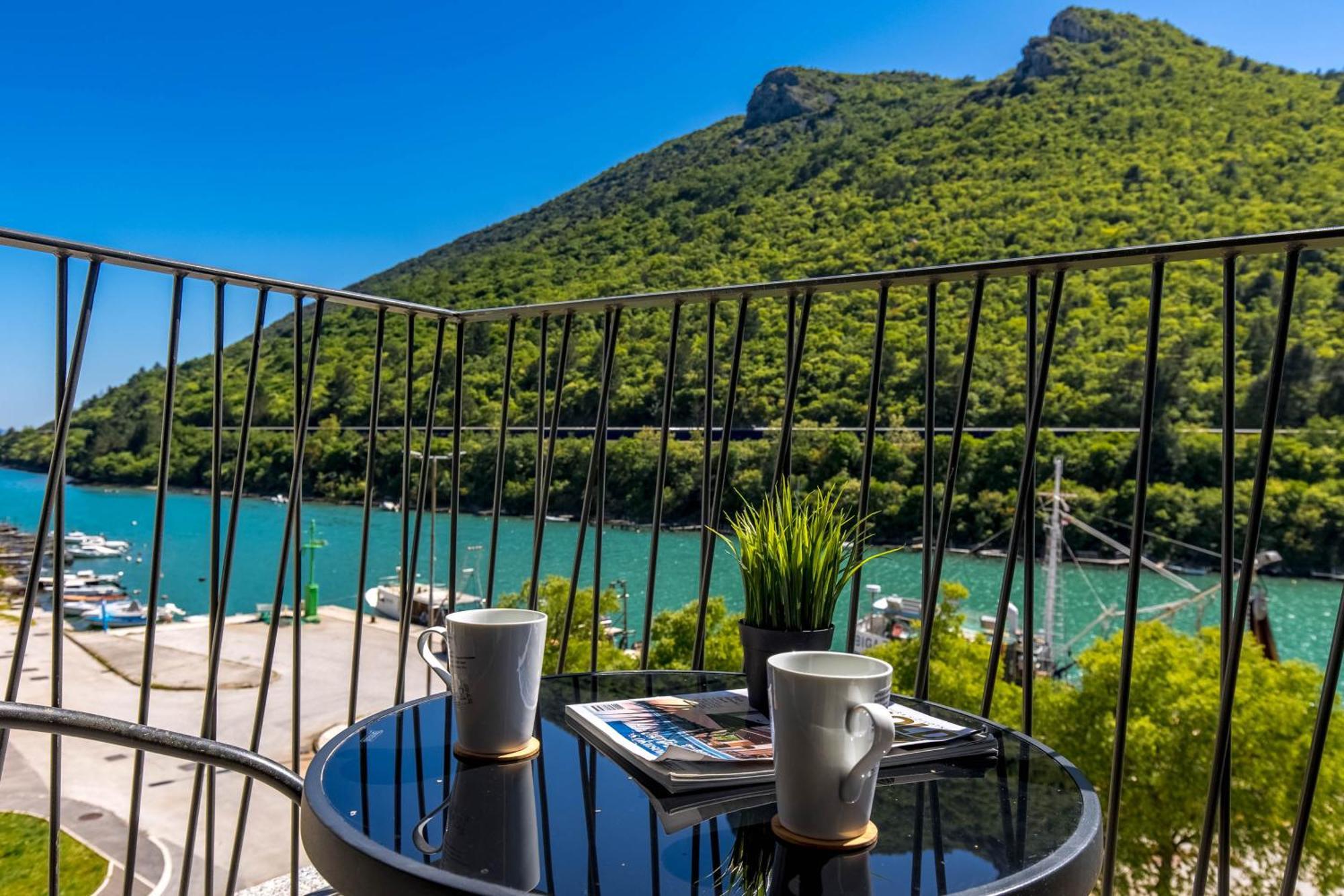 Seafront Villa Andrijana - Happy Rentals Plomin Esterno foto