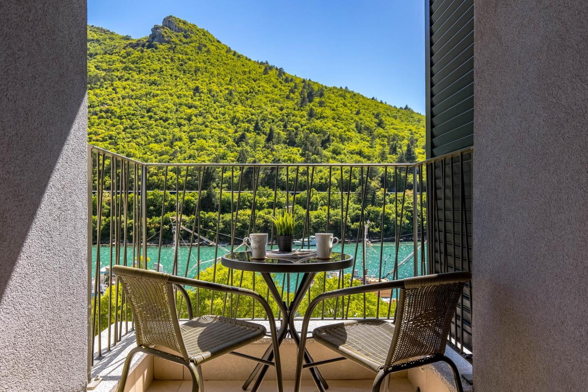 Seafront Villa Andrijana - Happy Rentals Plomin Esterno foto