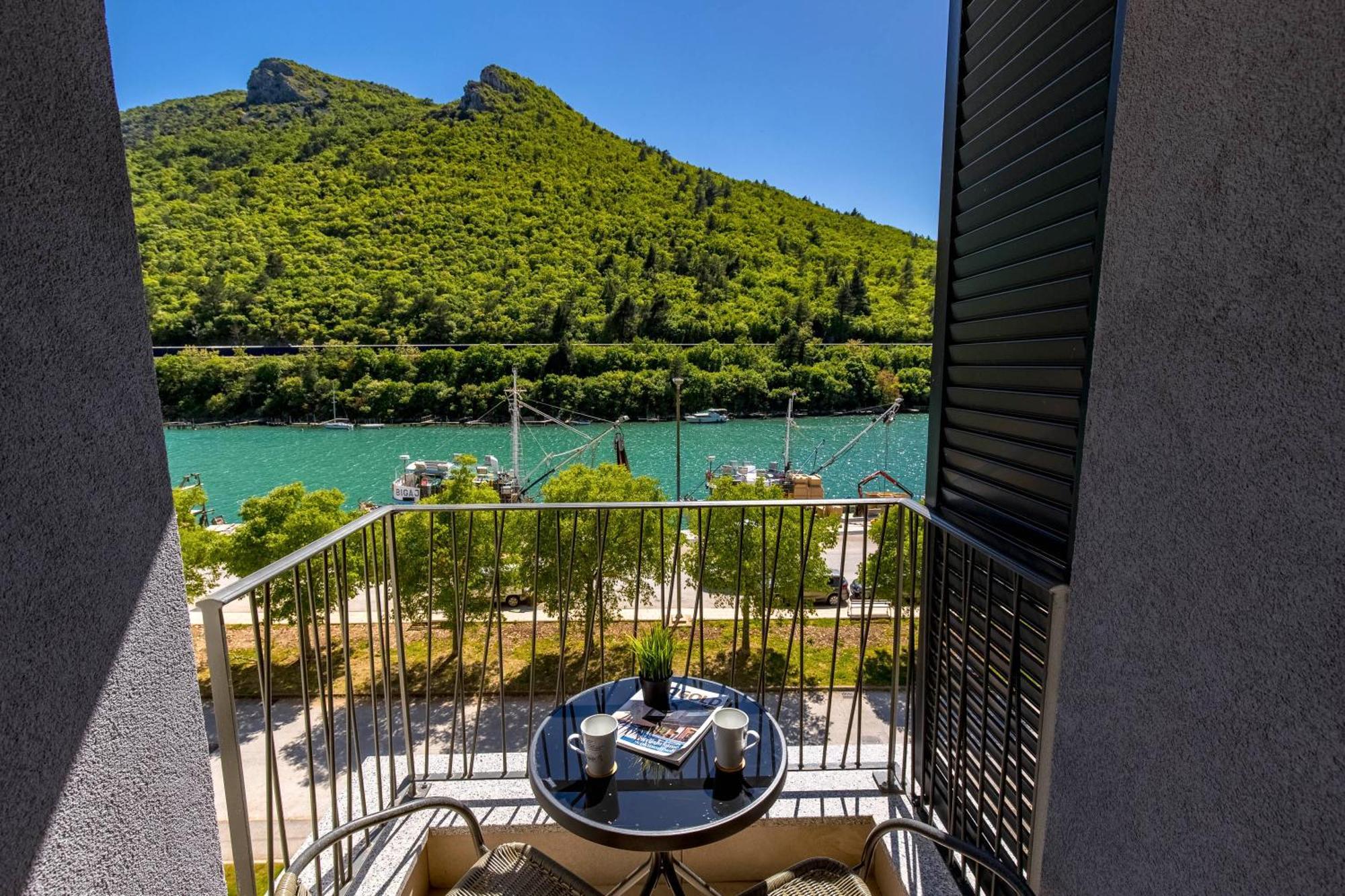 Seafront Villa Andrijana - Happy Rentals Plomin Esterno foto